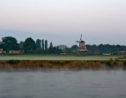 Bolwerksmolen  (c) Henk Melenhorst : Deventer, Bolwerksmolen, IJssel, mist